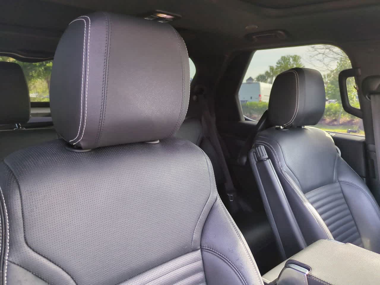 Thumbnail: 2021 Land Rover Discovery - 7