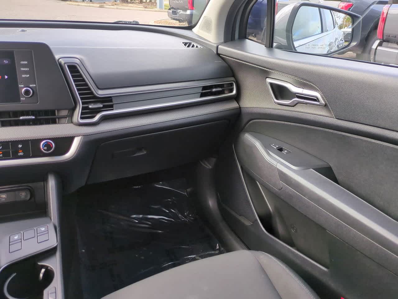 Thumbnail: 2023 Kia Sportage - 16