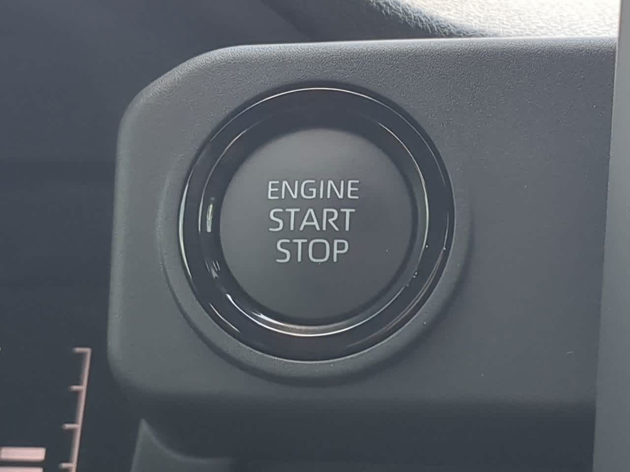 2025 Toyota Tacoma SR5 24