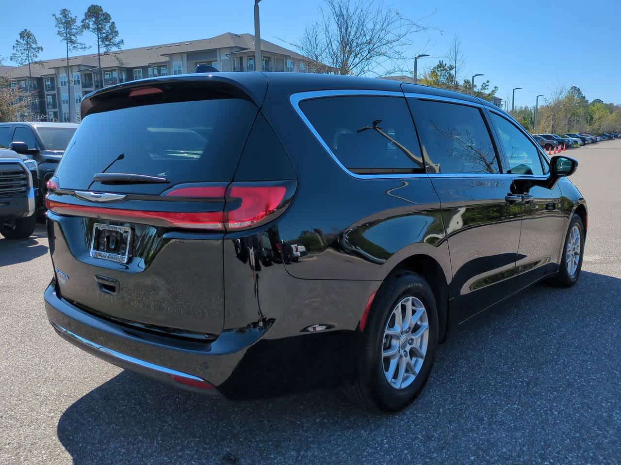 Thumbnail: 2025 Chrysler Pacifica - 6