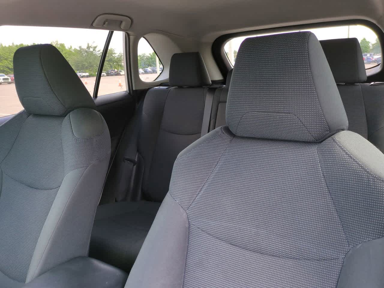2019 Toyota RAV4 LE 8