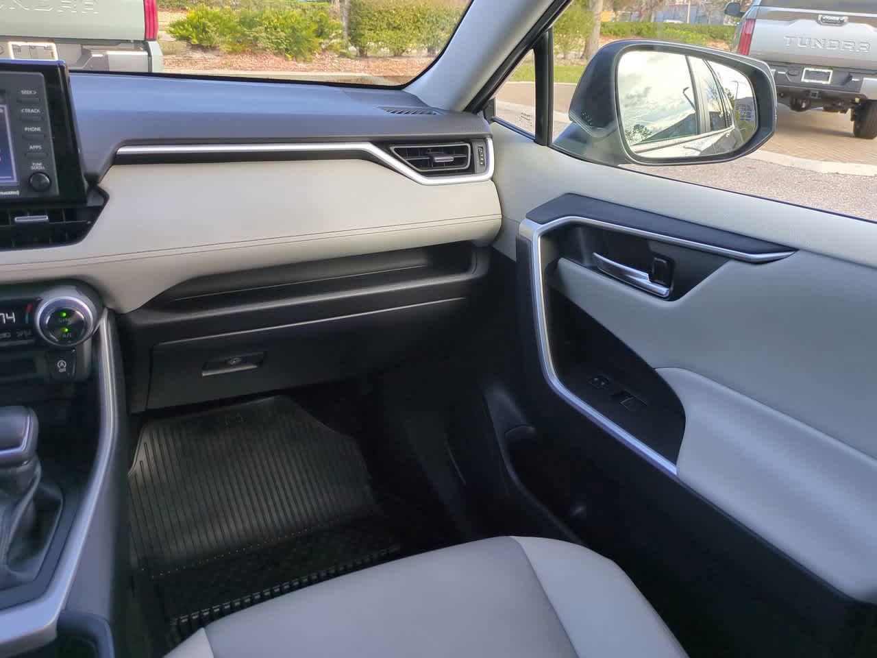 Thumbnail: 2022 Toyota RAV4 - 16