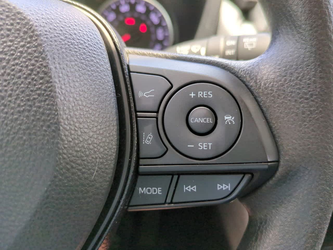 2021 Toyota RAV4 XLE 24
