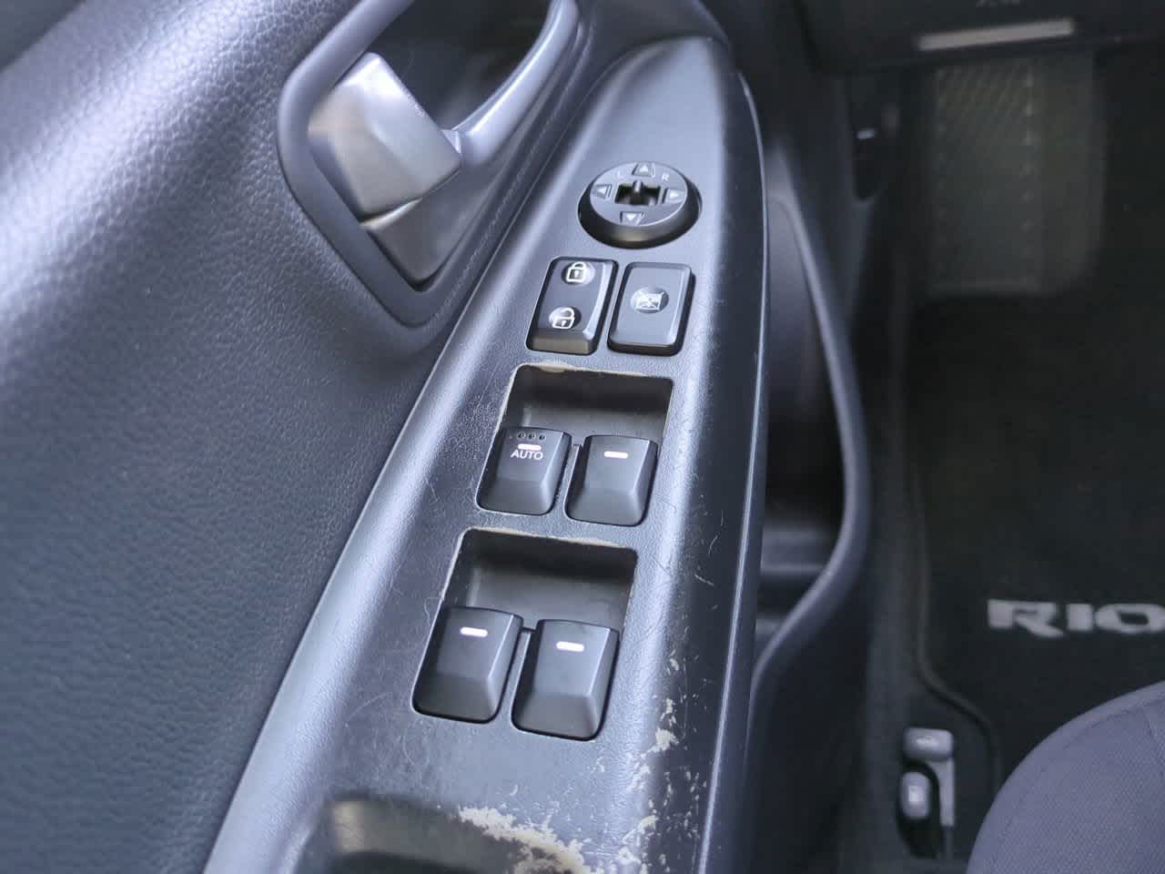 Thumbnail: 2013 Kia Rio - 19