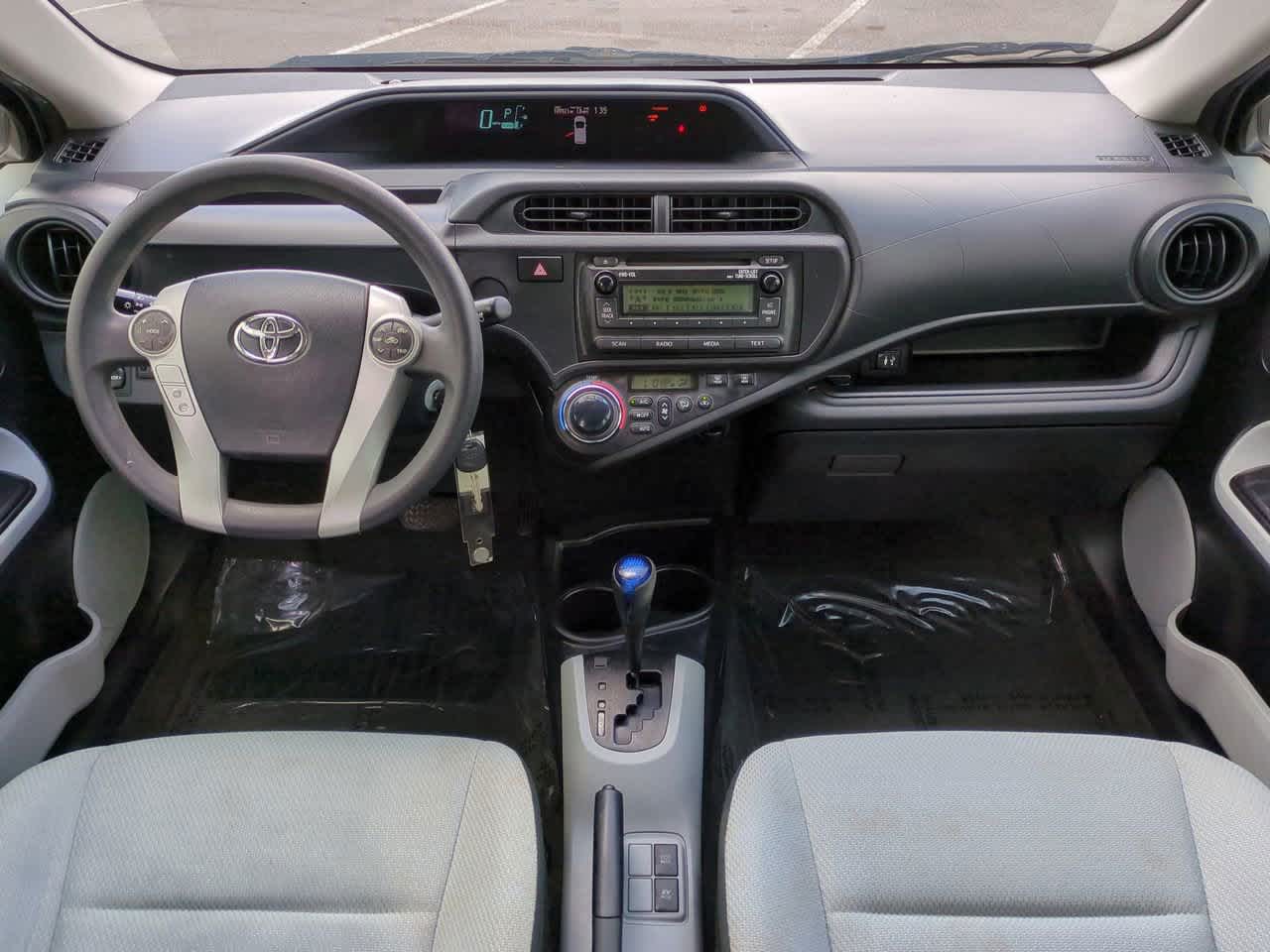 Thumbnail: 2014 Toyota Prius c - 14