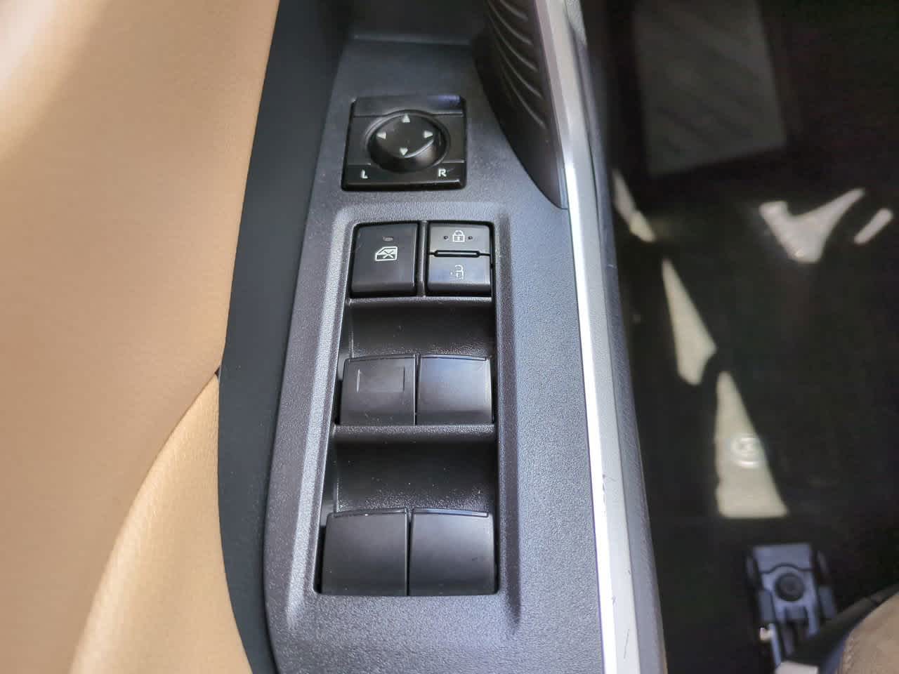 Thumbnail: 2019 Toyota RAV4 - 23