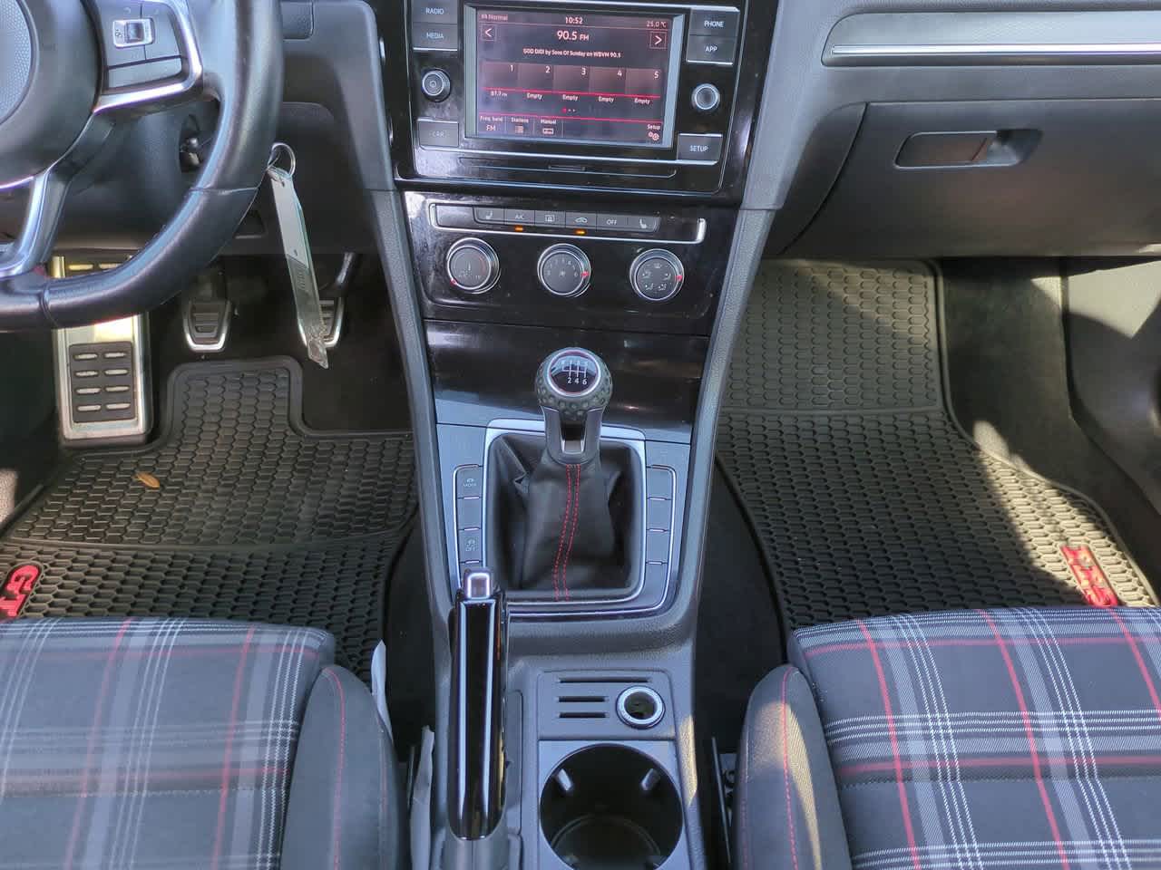 Thumbnail: 2018 Volkswagen Golf - 17