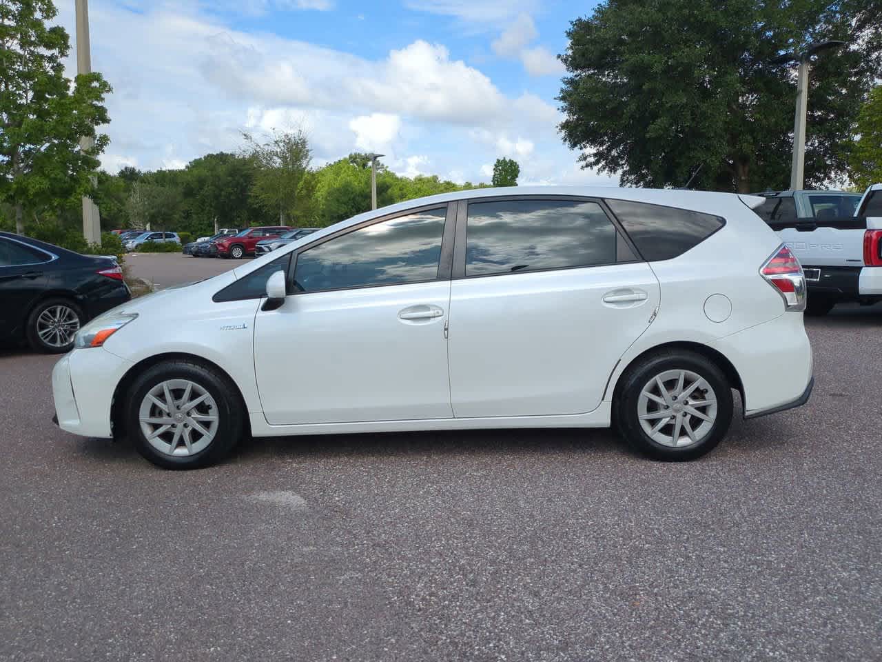 Thumbnail: 2015 Toyota Prius v - 2