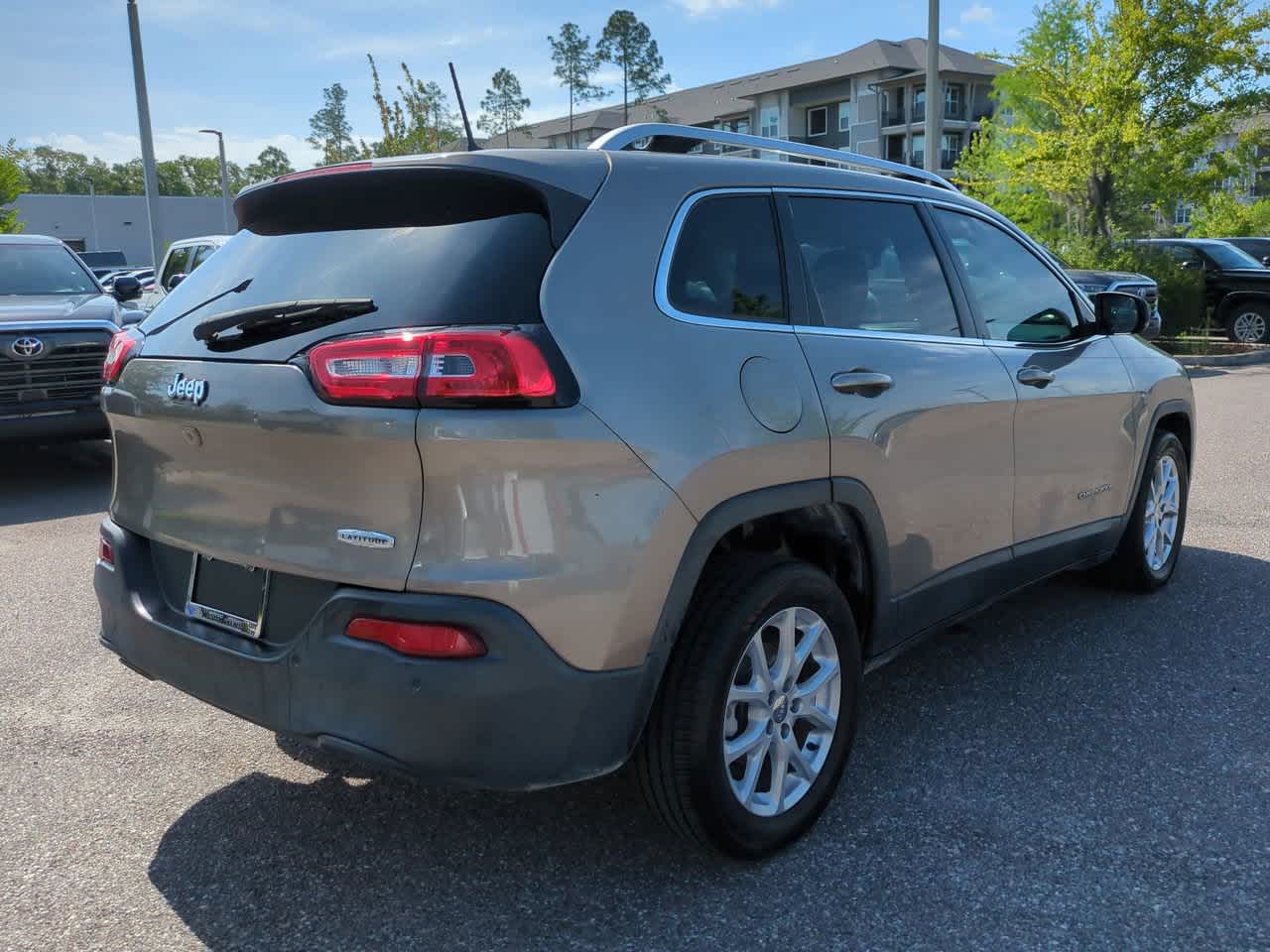 Thumbnail: 2017 Jeep Cherokee - 6