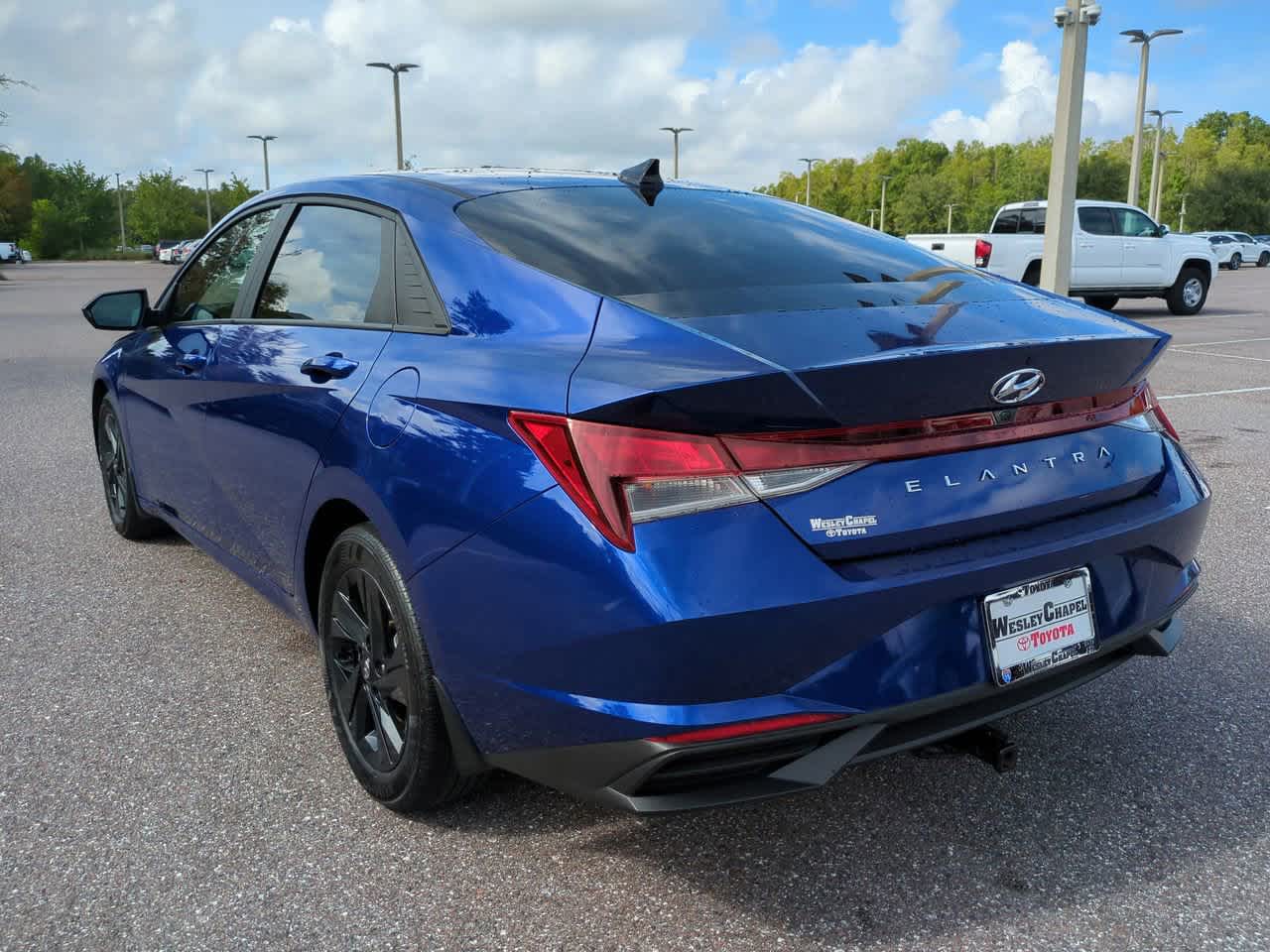 Thumbnail: 2022 Hyundai Elantra - 4