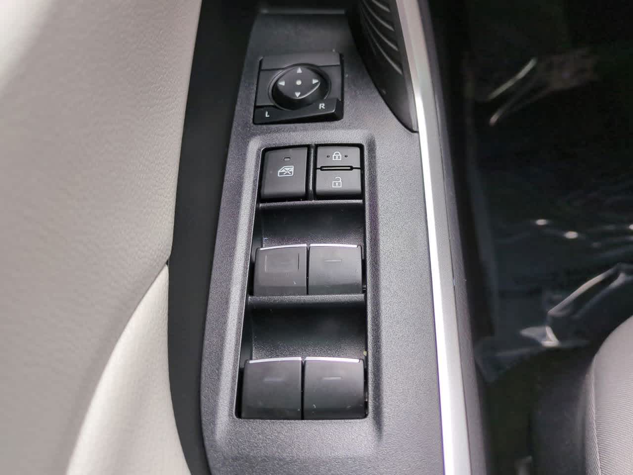 Thumbnail: 2022 Toyota RAV4 - 22