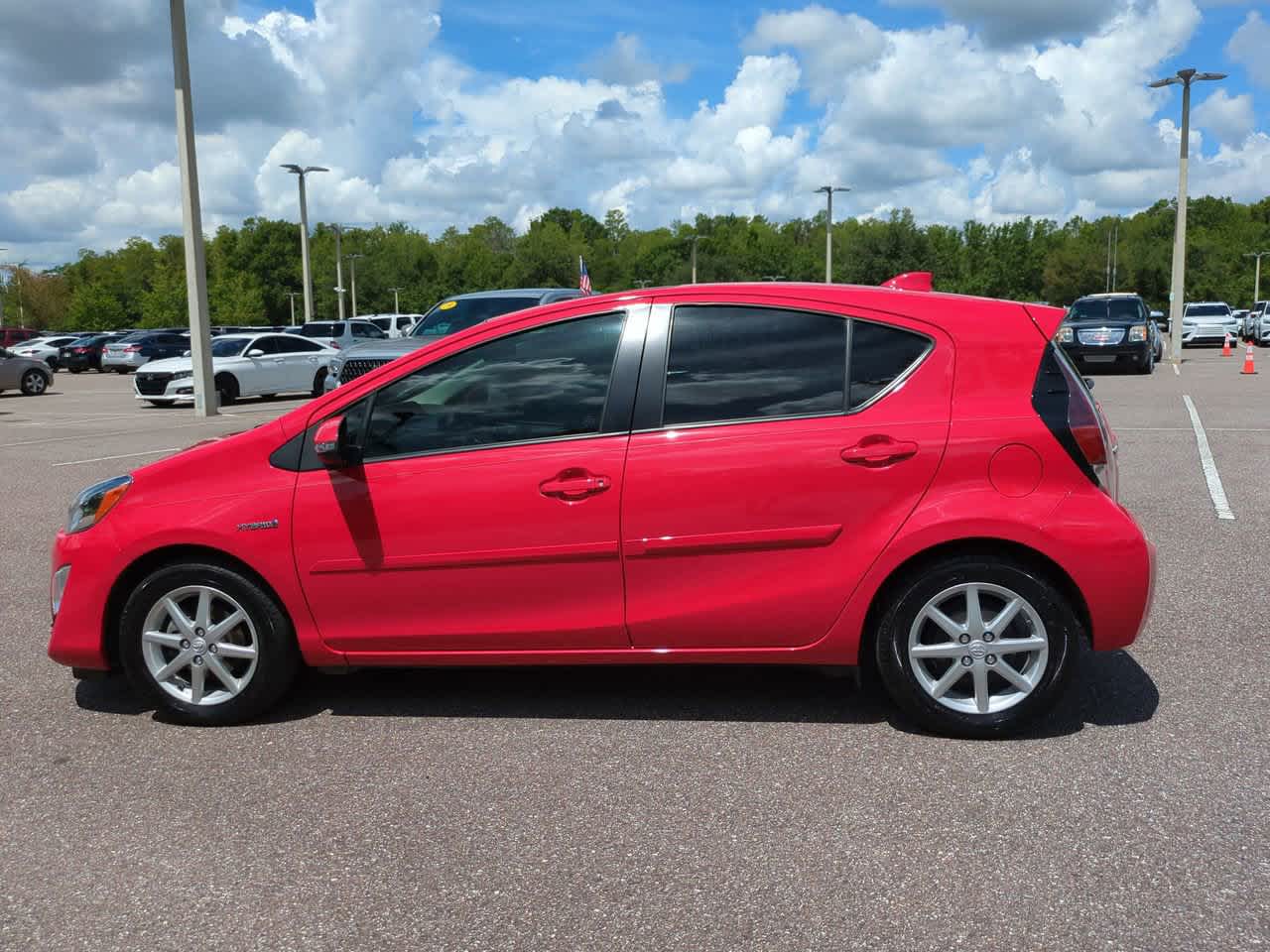 Thumbnail: 2016 Toyota Prius c - 3