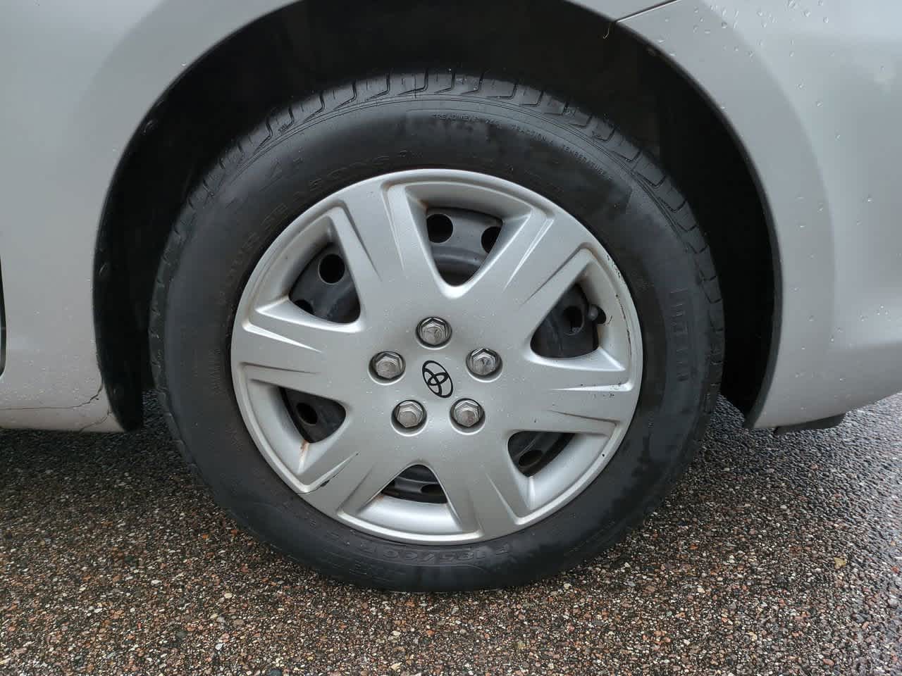 Thumbnail: 2012 Toyota Yaris - 11