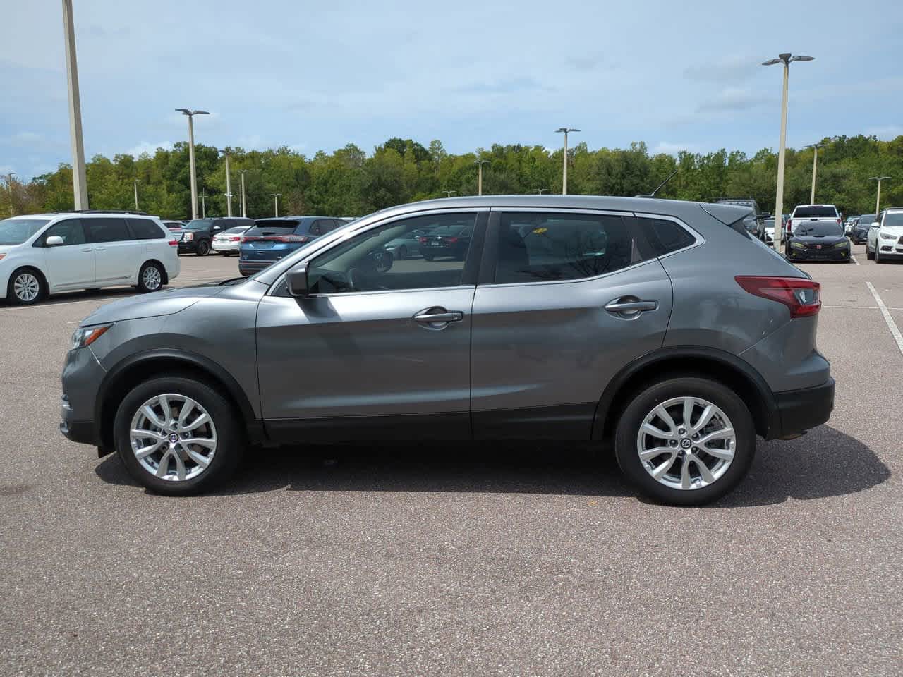Thumbnail: 2021 Nissan Rogue Sport - 3