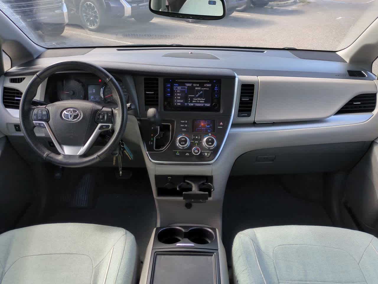 Thumbnail: 2017 Toyota Sienna - 15