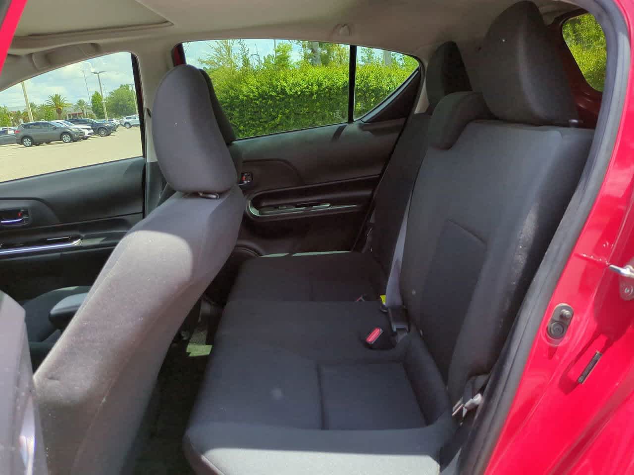 Thumbnail: 2016 Toyota Prius c - 13