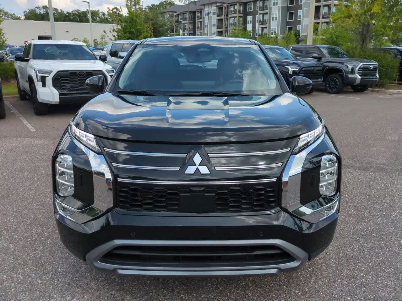 Thumbnail: 2025 Mitsubishi Outlander - 9