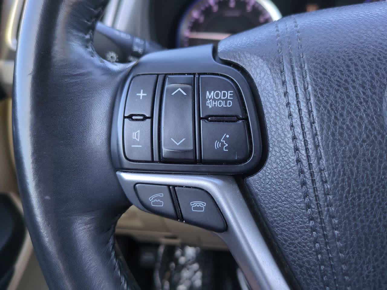 Thumbnail: 2015 Toyota Highlander - 24