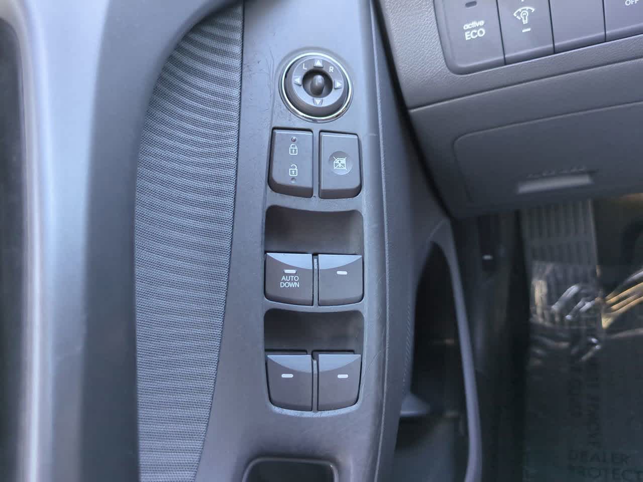 Thumbnail: 2013 Hyundai Elantra - 21