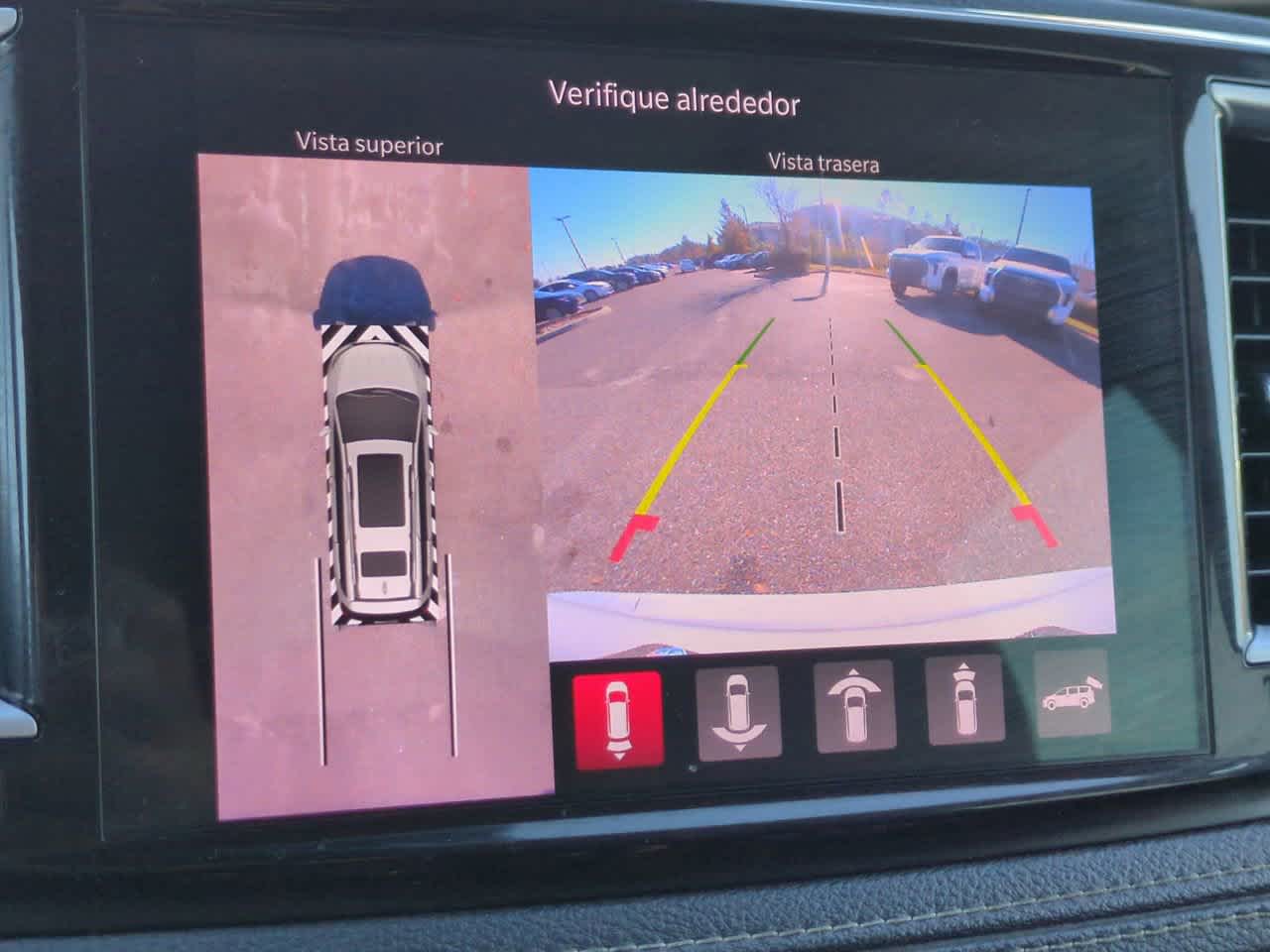 Thumbnail: 2022 Chrysler Pacifica - 21