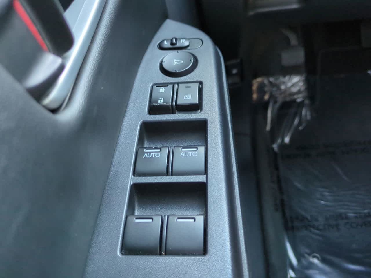 Thumbnail: 2011 Honda Pilot - 23