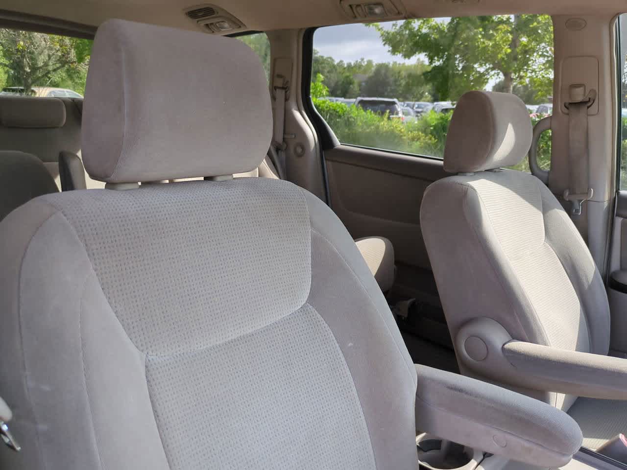 Thumbnail: 2004 Toyota Sienna - 7