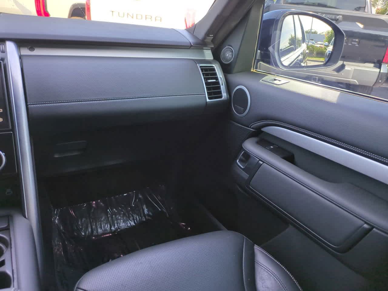 Thumbnail: 2021 Land Rover Discovery - 16