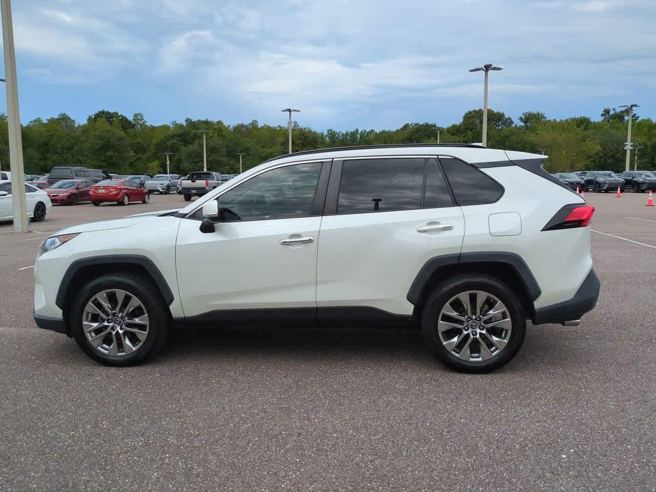Thumbnail: 2019 Toyota RAV4 - 3