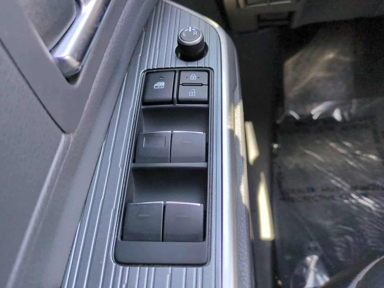 Thumbnail: 2021 Toyota Sienna - 25