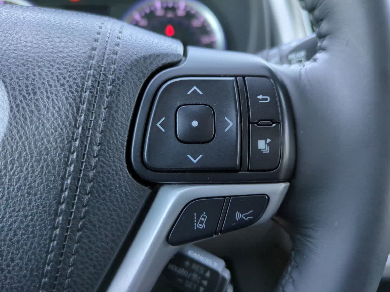 Thumbnail: 2018 Toyota Highlander - 27