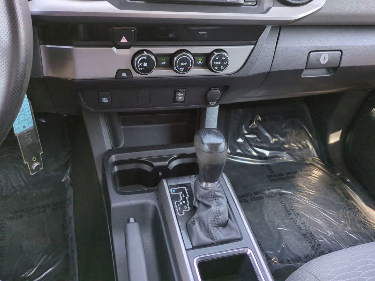 Thumbnail: 2016 Toyota Tacoma - 17