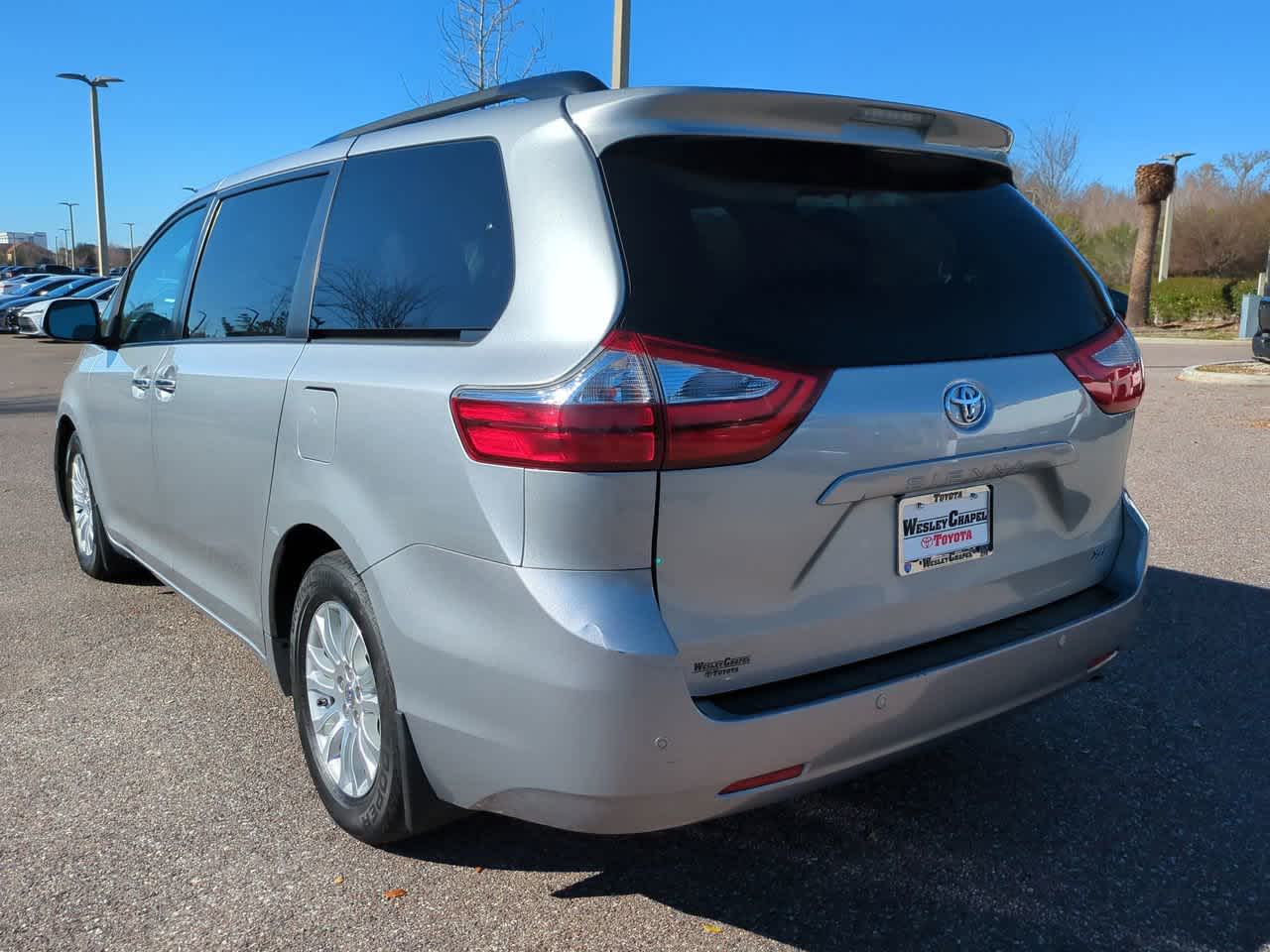 Thumbnail: 2017 Toyota Sienna - 4