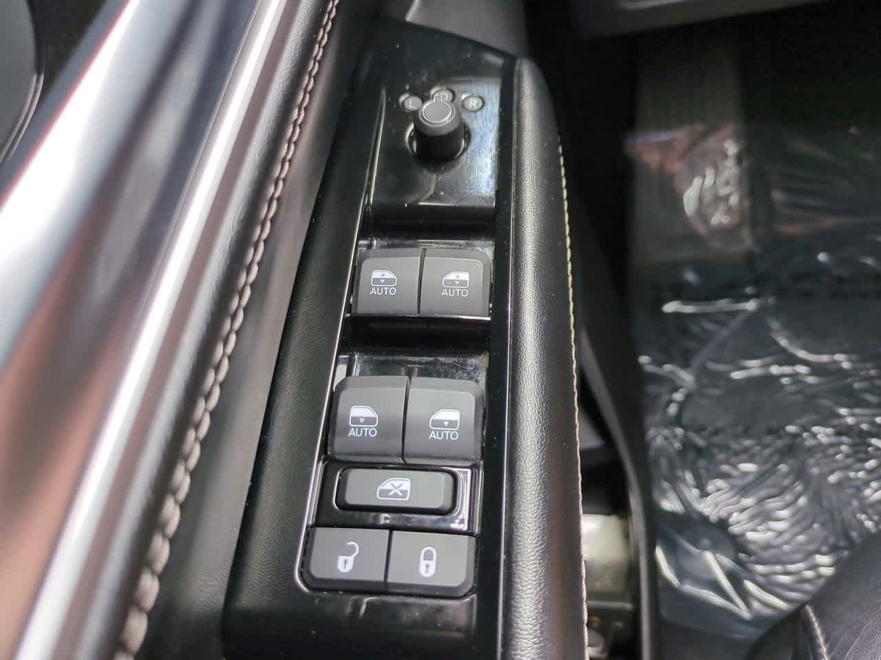 Thumbnail: 2024 Jeep Wagoneer - 24