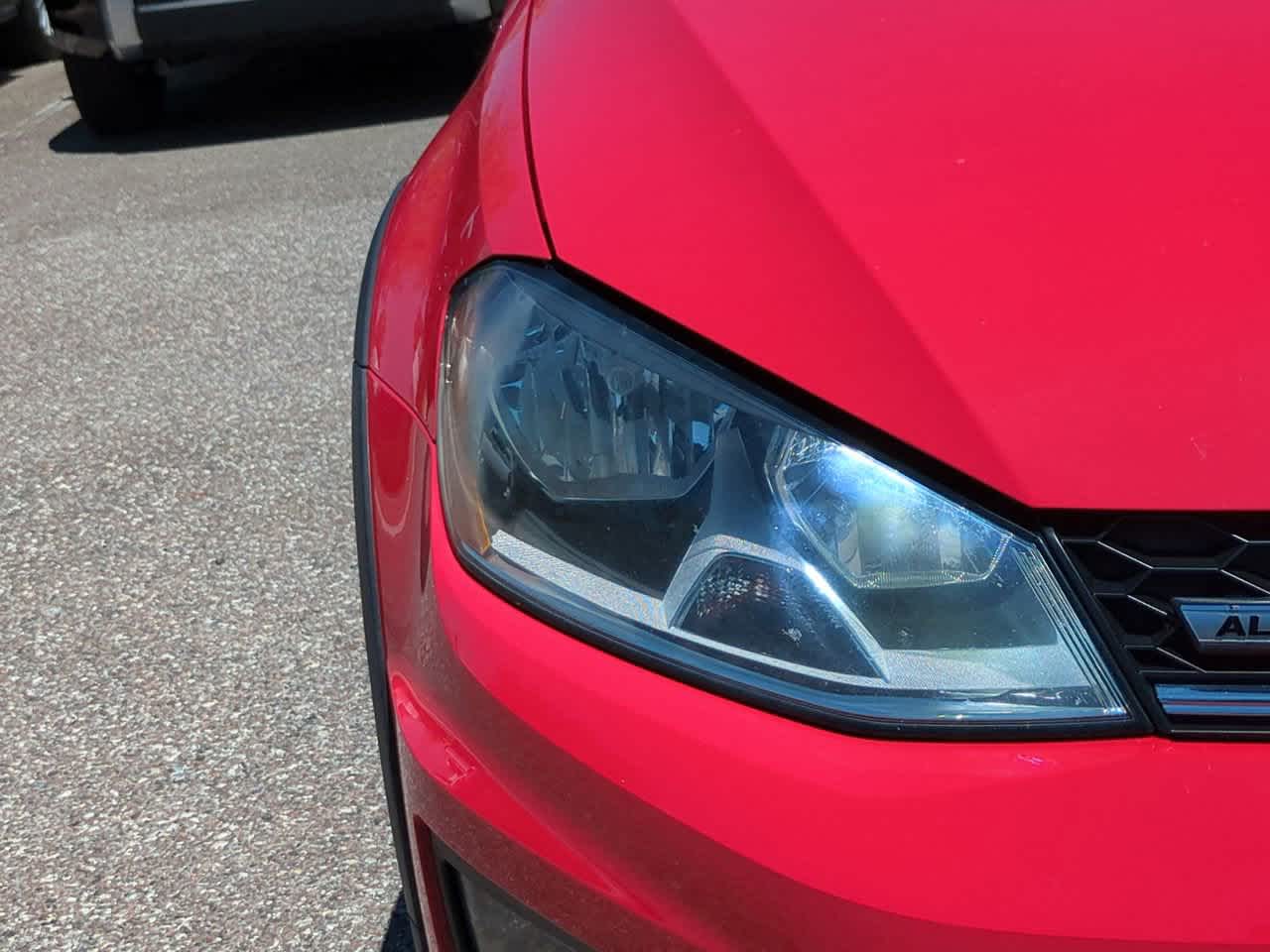 Thumbnail: 2017 Volkswagen Golf - 10