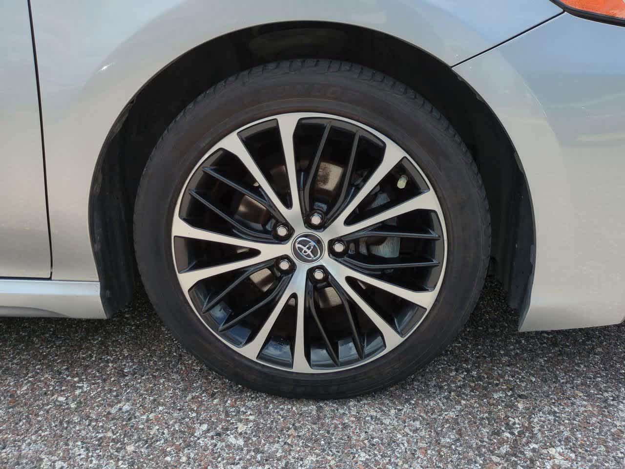 Thumbnail: 2018 Toyota Camry - 11