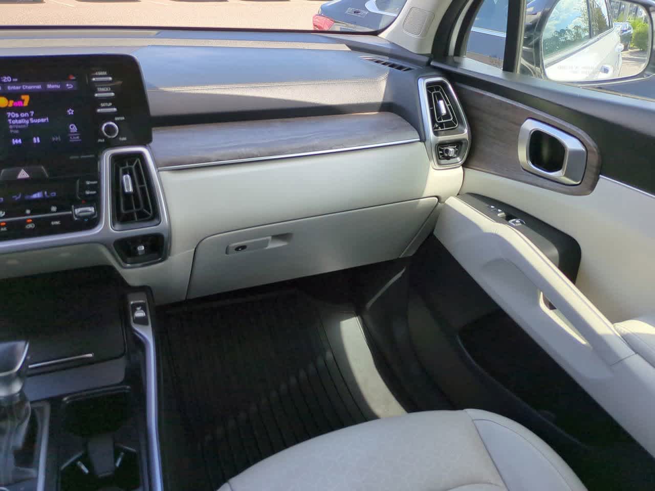 Thumbnail: 2021 Kia Sorento - 17