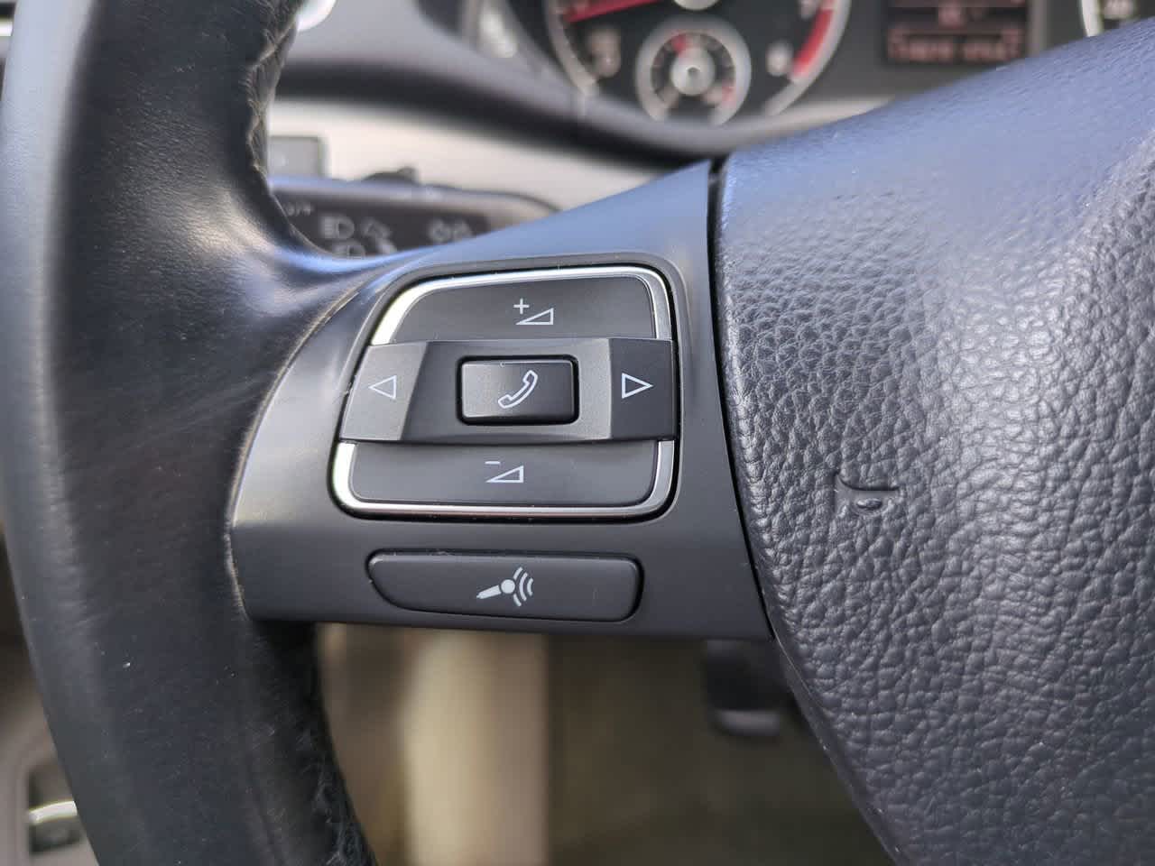 Thumbnail: 2014 Volkswagen Passat - 22