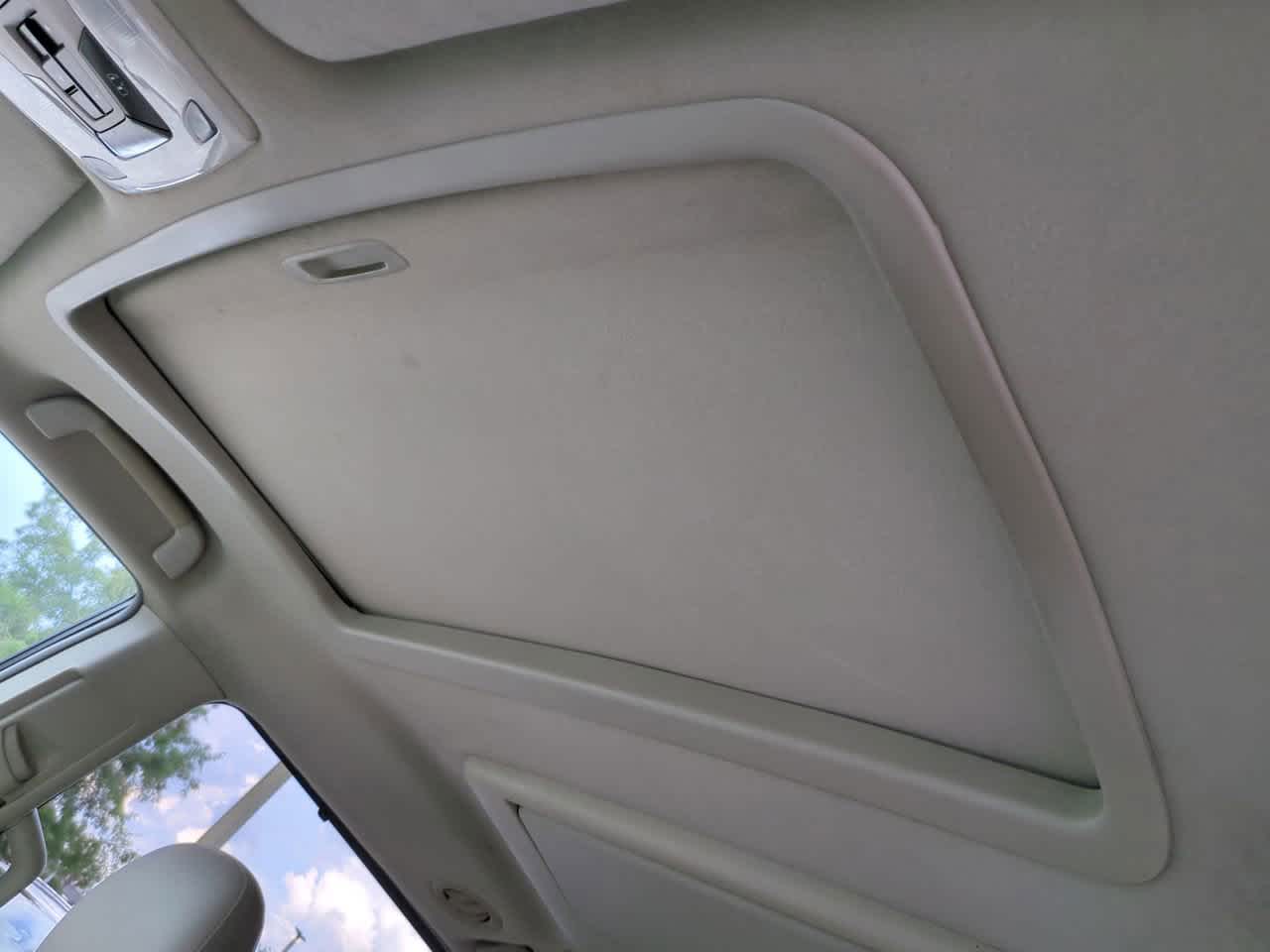 Thumbnail: 2011 Toyota Sienna - 20