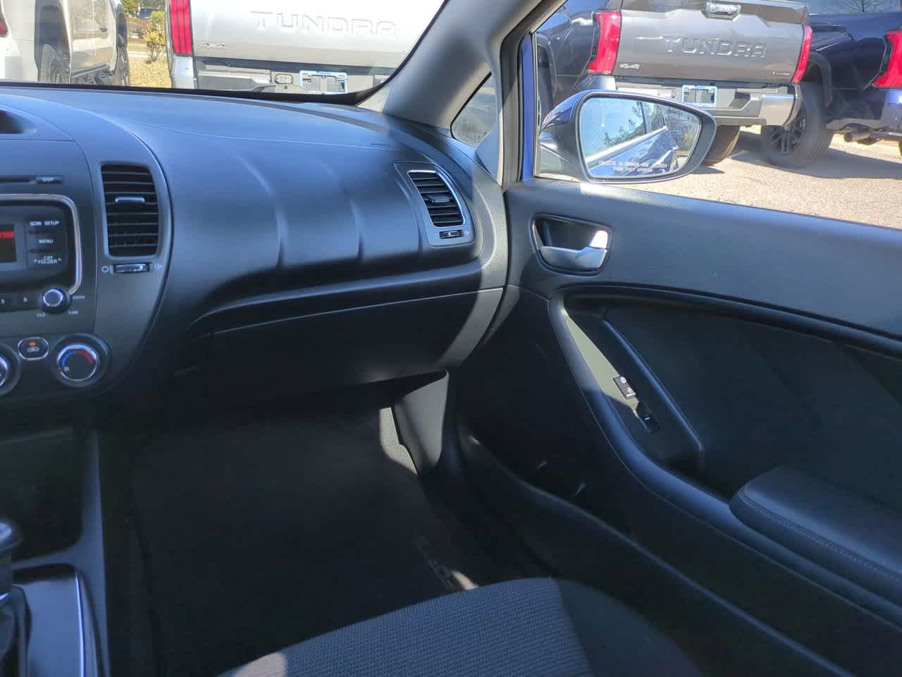 Thumbnail: 2017 Kia Forte - 16