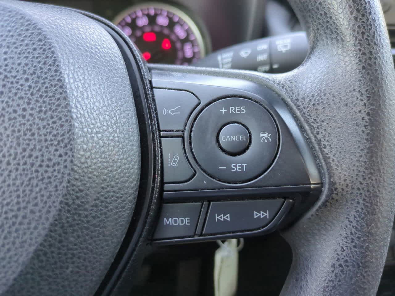 Thumbnail: 2020 Toyota RAV4 - 23