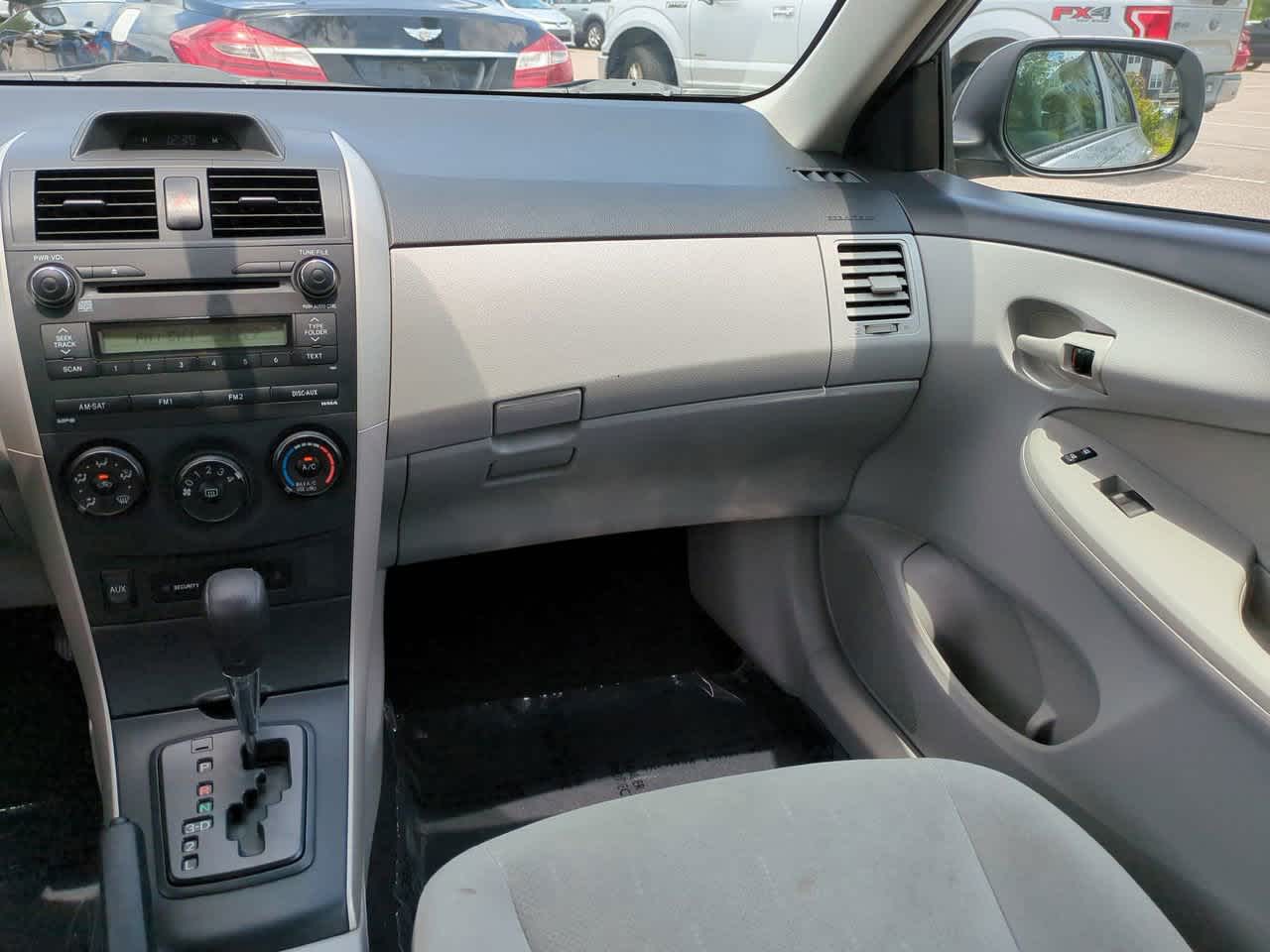 Thumbnail: 2013 Toyota Corolla - 16