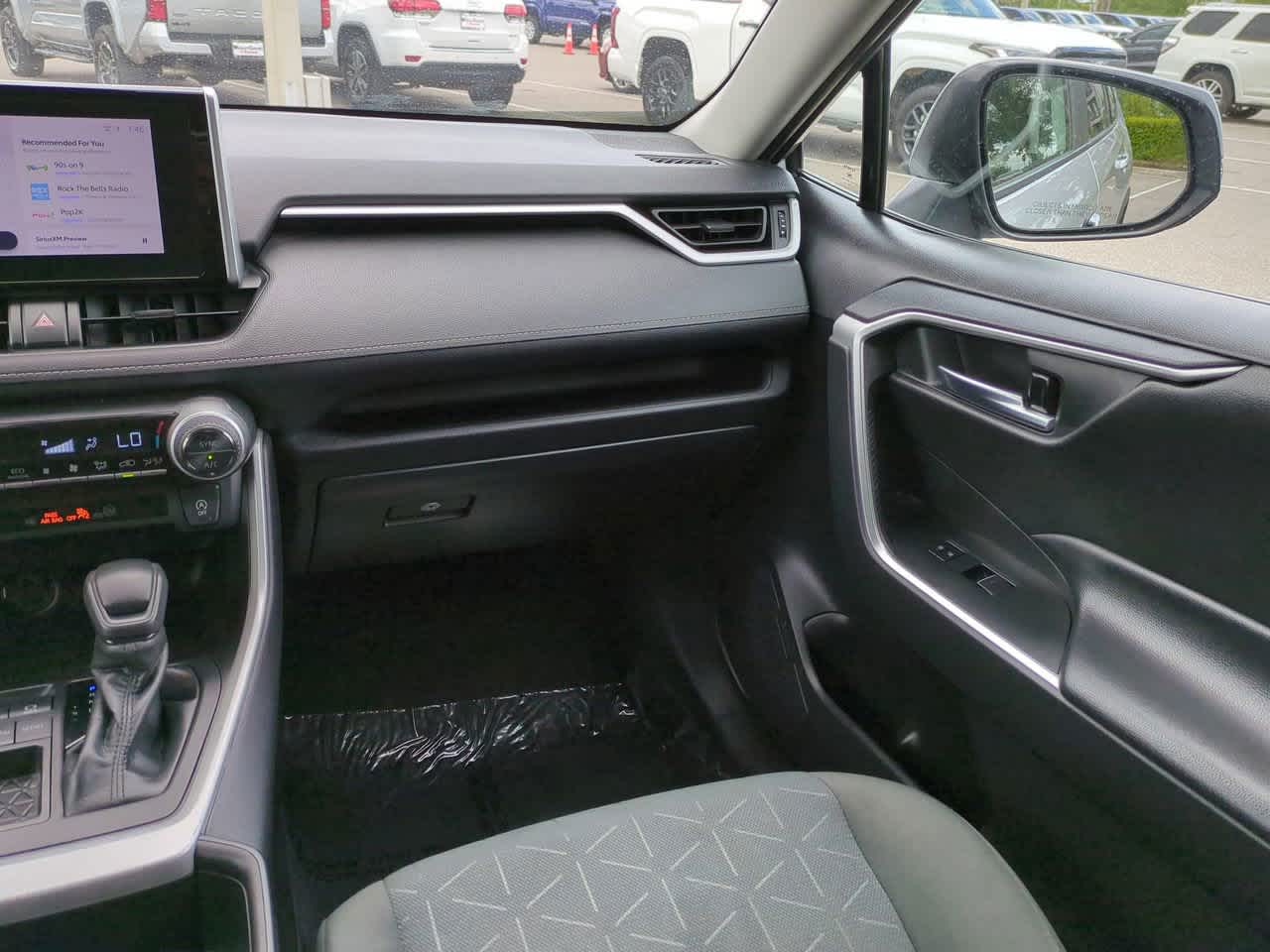 2023 Toyota RAV4 XLE 16