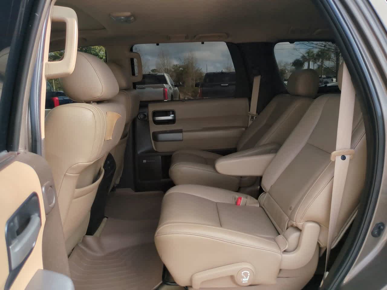 Thumbnail: 2010 Toyota Sequoia - 14