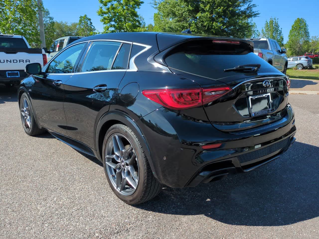 Thumbnail: 2017 INFINITI QX30 - 4