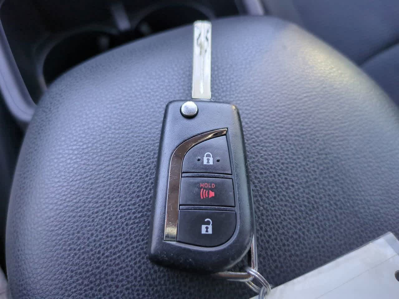 Thumbnail: 2022 Toyota RAV4 - 25