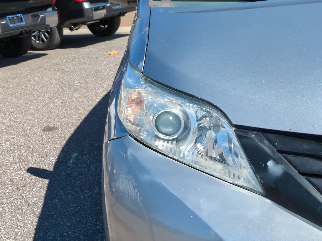 Thumbnail: 2014 Toyota Sienna - 10