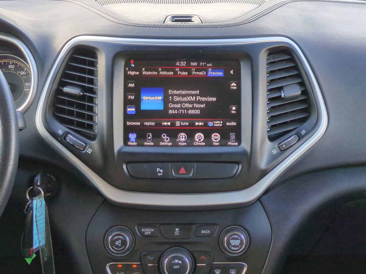 Thumbnail: 2018 Jeep Cherokee - 17