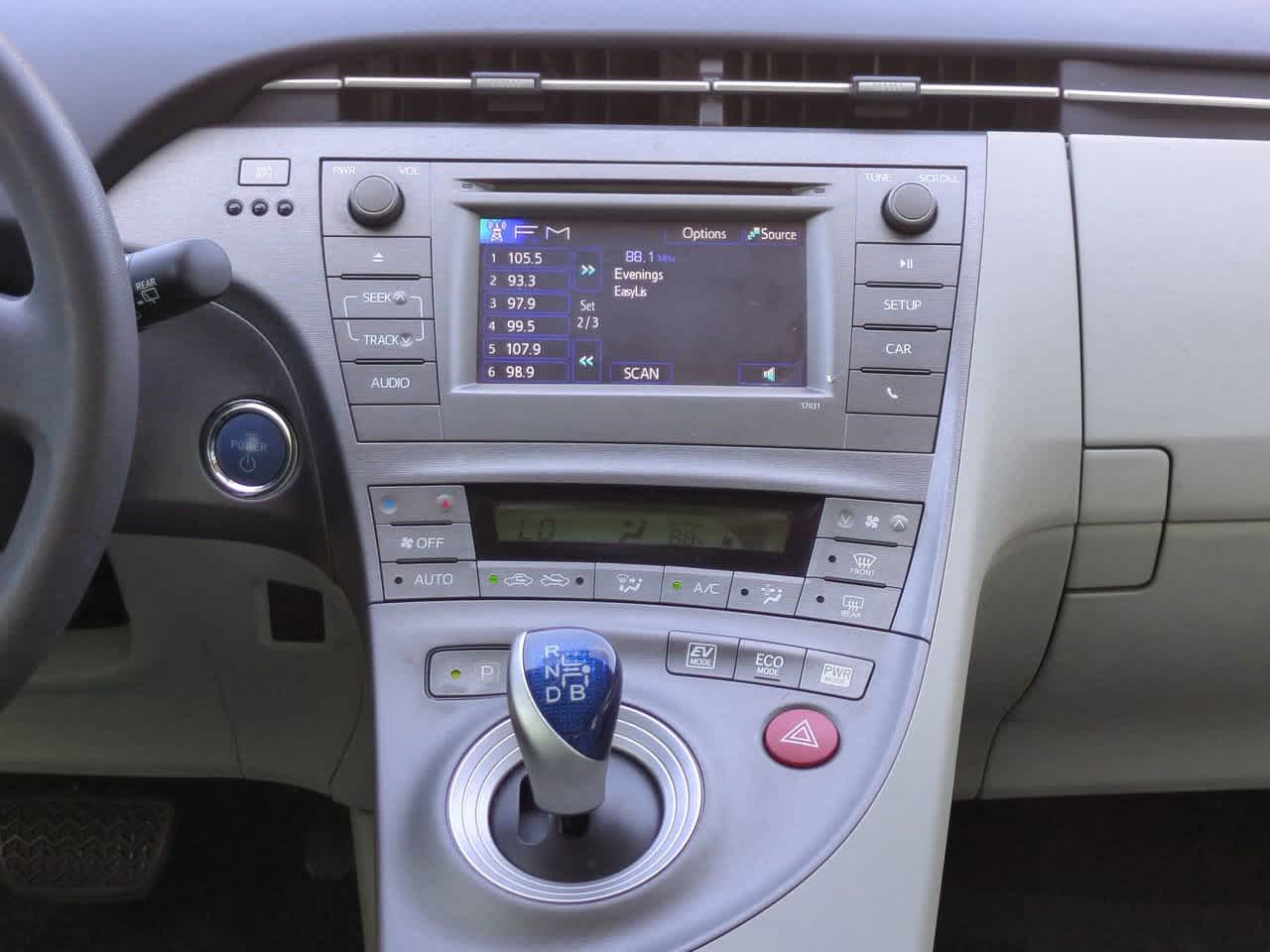 Thumbnail: 2015 Toyota Prius - 17