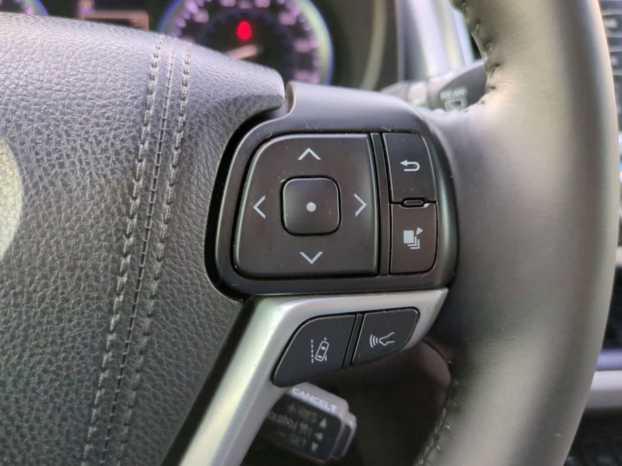 Thumbnail: 2017 Toyota Highlander - 26