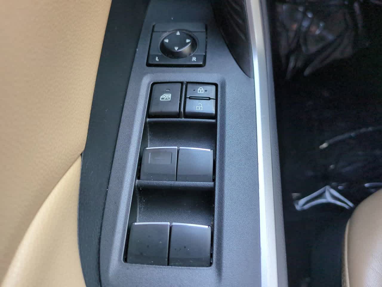 Thumbnail: 2019 Toyota RAV4 - 23